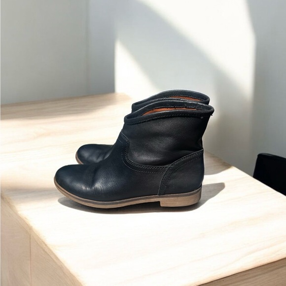 LUCKY BRAND GARMANN flat Ankle Bootie, black leather Womens SZ 8 - Picture 2 of 5